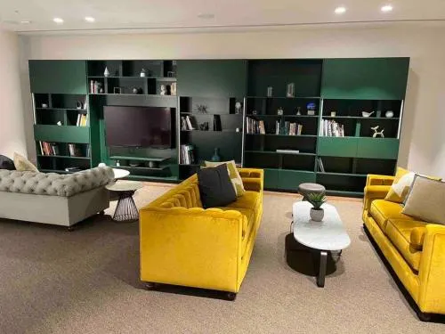 Caulfield Village Apartment - Image 1