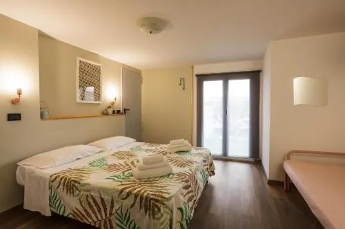 Hotel Paris - Image 1