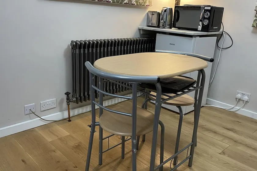 Impeccable 1-bed Apartment in Sevenoaks, Kent - Image 1