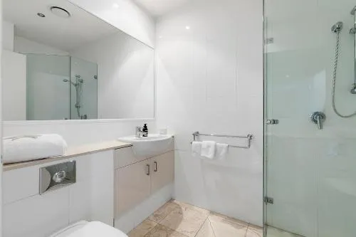 Relax in stylish comfort, Sunshine Beach - Image 1