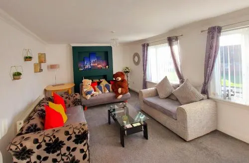 Teddy Bears' 3-bedroom Maisonette - Image 1