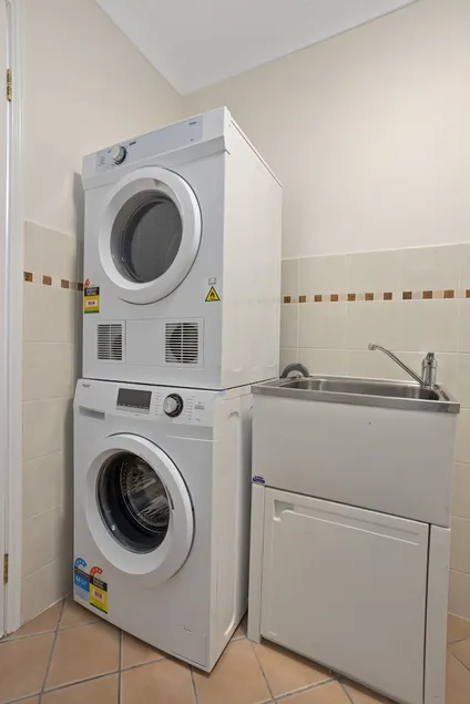 Comfy 2-Bedroom Family Apartment with Free Parking - Image 1