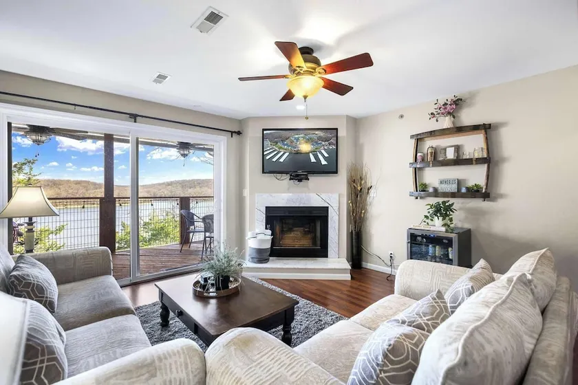 Family Lakefront Oasis Picture Perfect Retreat! - Image 1