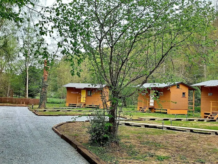 Spacious Holiday Home With 4 Tiny Houses - Image 1