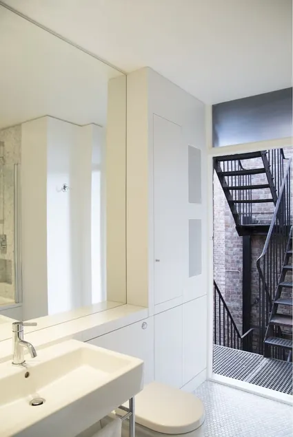 Light and functional flat in Chelsea, by Kings Road - Image 1