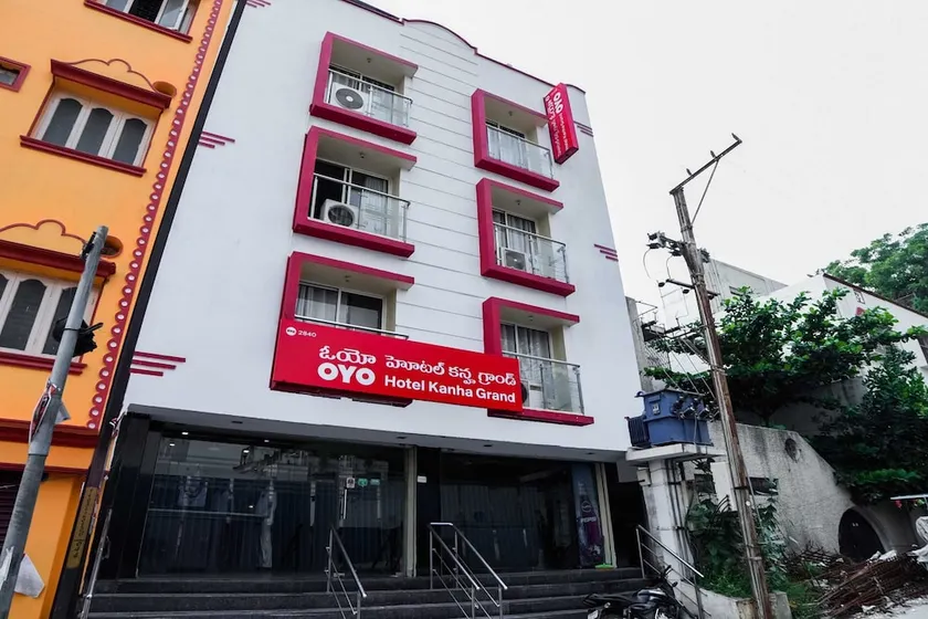 Hotel Kanha Grand - Image 1