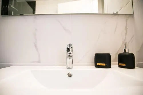 Diamond Lux Apartment - Image 1
