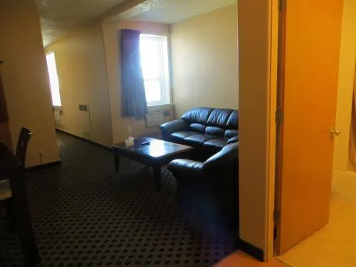 Athabasca Valley Inn & Suites - Image 1