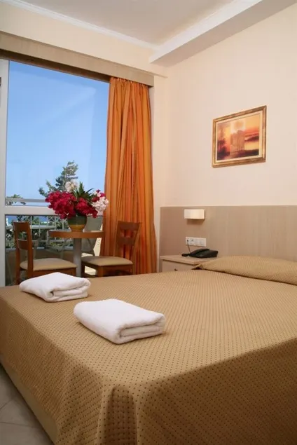 Lavris Hotel And Bungalows - Image 1