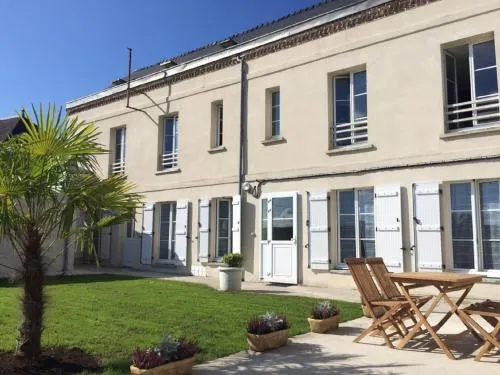 Le Clos Saint Martin - Image 1