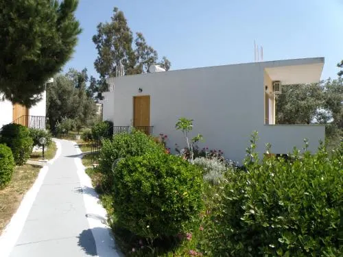 Petit Village - Image 1