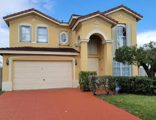 My Florida Lake House - Image 1