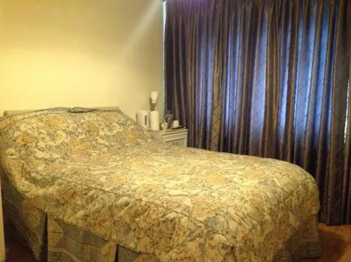 Shepperton Guesthouse - Image 1