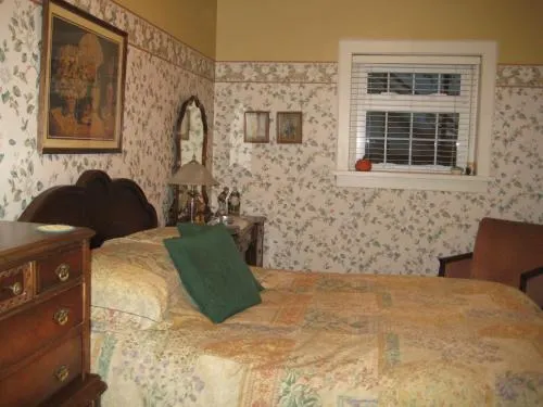 Point Grey Guest House - Image 1
