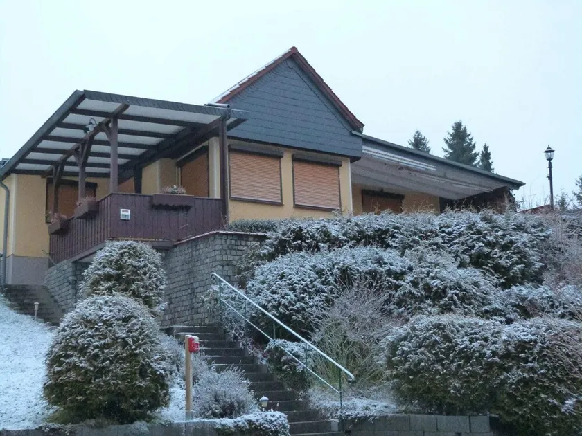 Cozy Holiday Home in Güntersberge With Lake View - Image 1