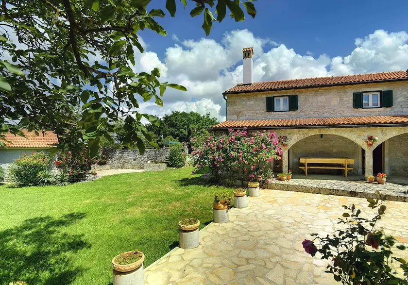 Holiday Home in Rojnici with Private Pool - Image 1