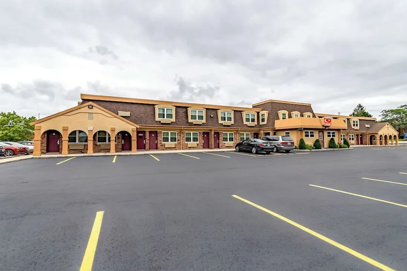 Econo Lodge Worthington - Columbus North - Image 1