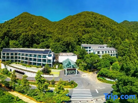Zhejiang Provincial Federation of Trade Unions Shuanglong Workers Sanatorium - Image 1