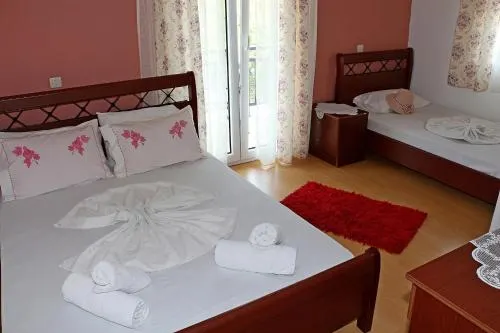 Kristal Hotel - Image 1