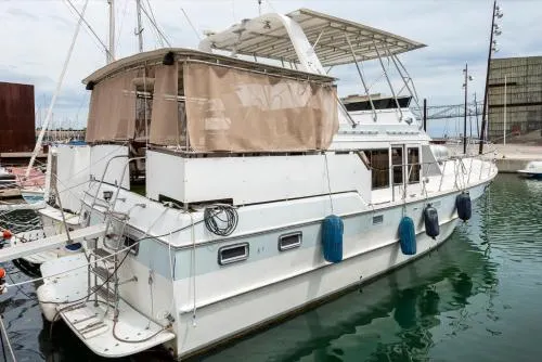 Boat hotel and tours - Image 1