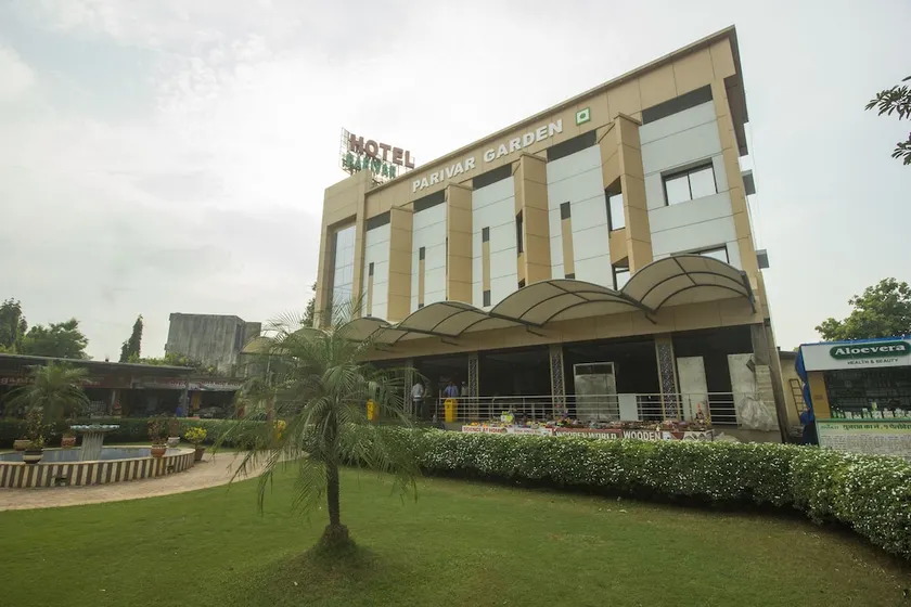 OYO 18610 Hotel Parivar Garden - Image 1