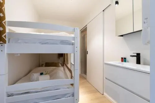 Stunning Sea View Apartment for 4 With Parking - Image 1