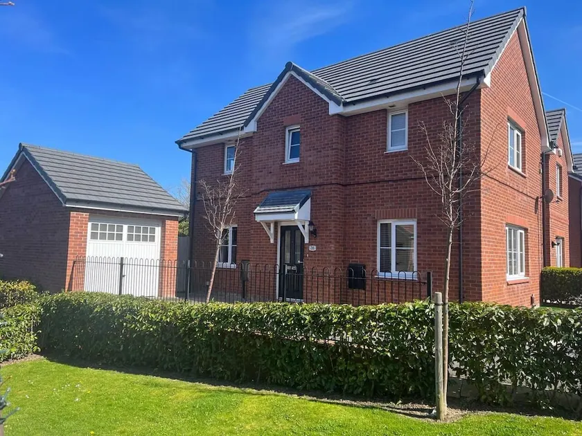 Remarkable 3-bed House in Wirral - Image 1