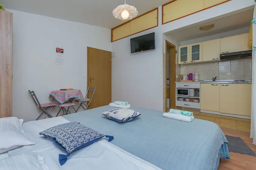 Apartment Lid - Image 1
