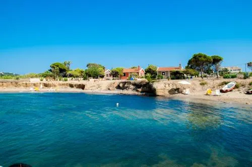 Minies Beach Villas - Image 1