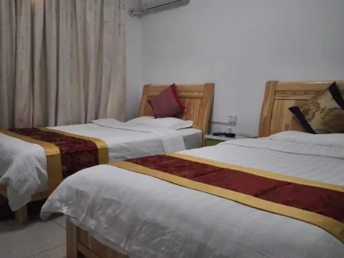 Yichang Donghui Inn - Image 1