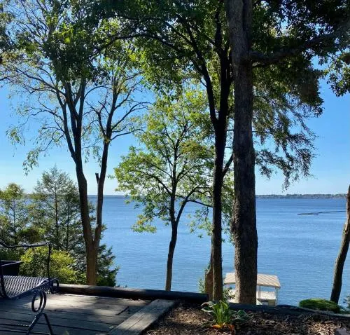 Newly Renovated 4B 2.5 bath Lakefront home with South Grand Lake Views and dock - Image 1