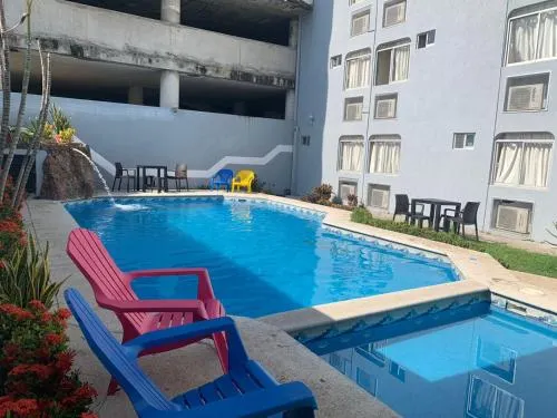 Hotel Plaza Jardín - Image 1