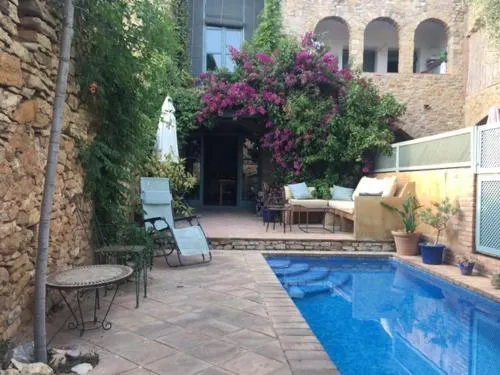 Flateli Peratallada - Image 1