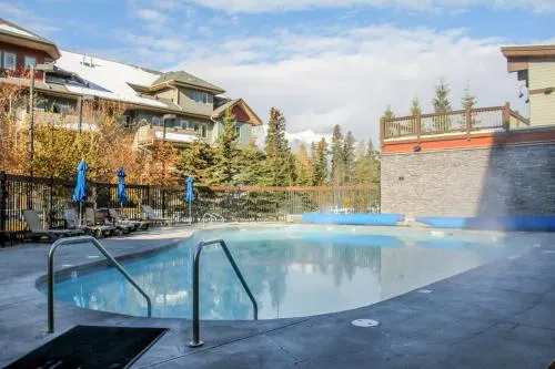 Fenwick Vacation Rentals Desirable Condo With Pool And Hottub - Image 1