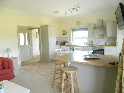 Riverview Apartment - Image 1