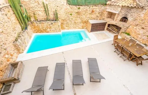 Llubi Boutique House - Image 1
