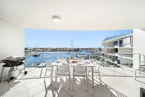 Paradise on the Water Luxurious 3brm Apartment - Image 1