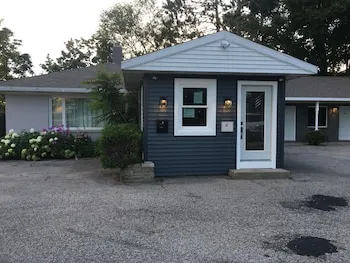 Lake Land Inn - Image 1
