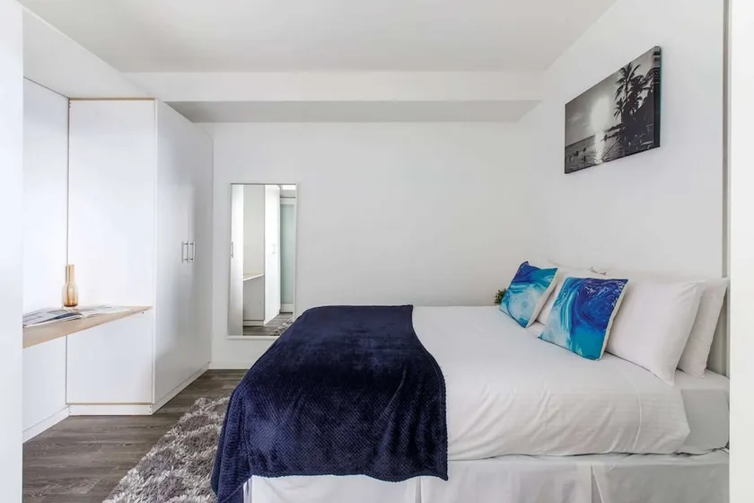 Beautiful 2BR APT With Balcony, Pool and Gym - Image 1