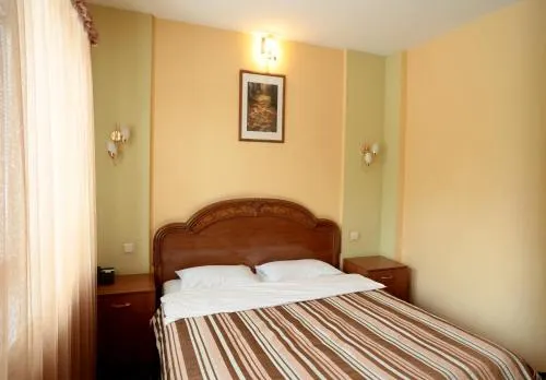 Venin Hotel - Image 1