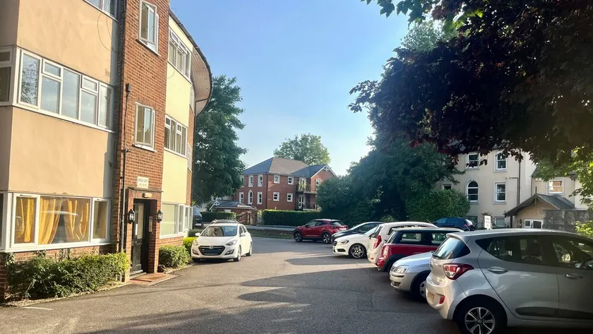 Modern 1 Bedroom Apt In Maidenhead Nr River Thames - Image 1