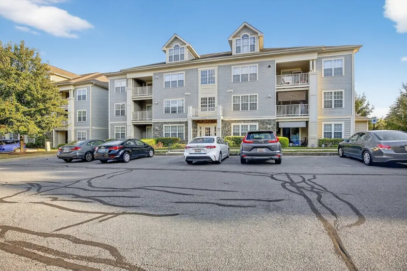 Cozy Pikesville Penthouse With Basketball Arcade 2 Bedroom Condo - Image 1