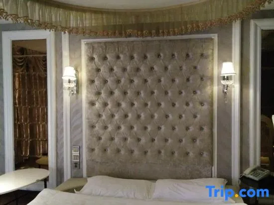 Yueyang JiaYueGrand Hotel - Image 1