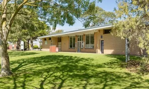 Millicent Lakeside Caravan Park - Image 1