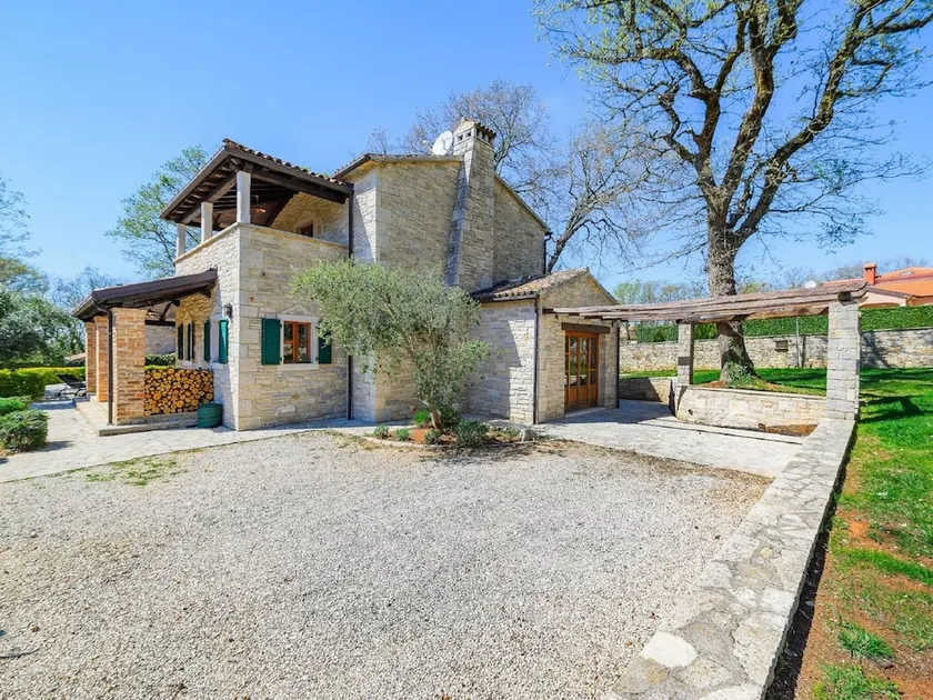 Beautiful Stone Villa in Tinjan With Swimming Pool - Image 1