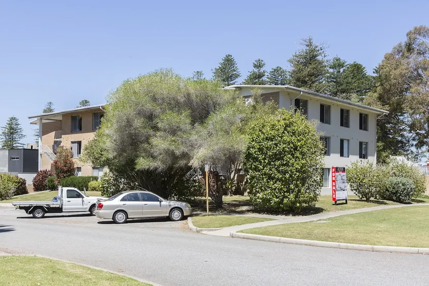 Cottesloe Ground Floor Apartment - Walk to Beach - Image 1