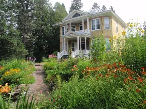 Auberge Taylor Manor - Image 1