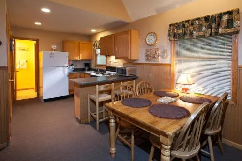 Goshorn Lake Cottage 18 - Image 1