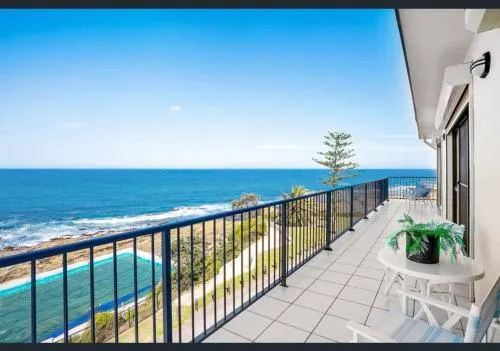 Beachfront Penthouse at The Entrance - Beach Pool right infront - Image 1