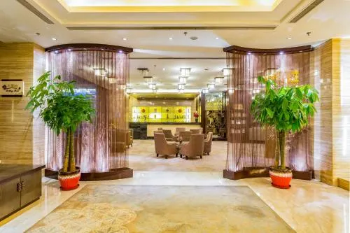 Peninsula Season Hotel Apartment - Image 1